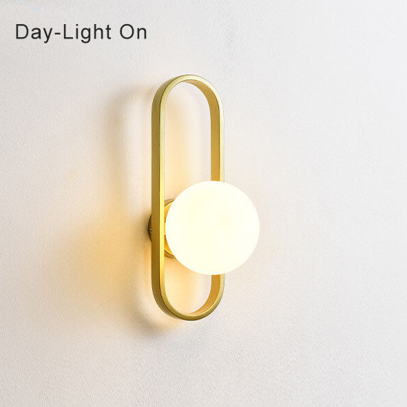 Lichtcirkel - Moderne wandlamp met glazen bol en cirkelvormig ontwerp