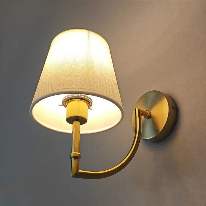 LuminaLuxe - Hedendaagse Linnen Wandlamp