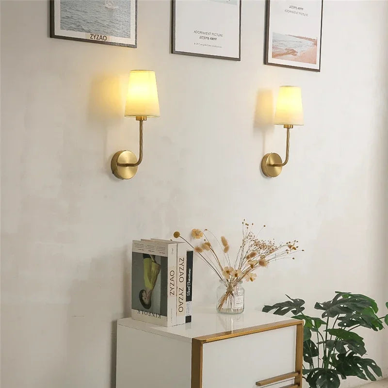 LuminaLuxe - Hedendaagse Linnen Wandlamp